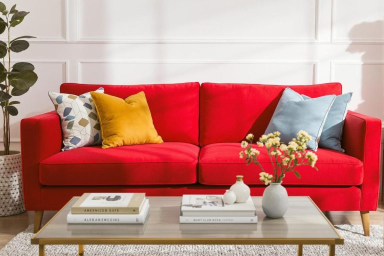 Quelle couleur associer avec un canapé rouge ?